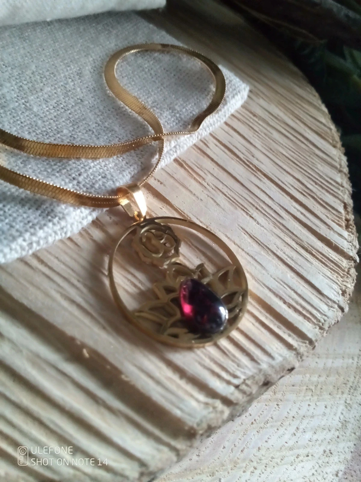 Collier fleur de lotus et pierre de grenat naturelle – photo 2